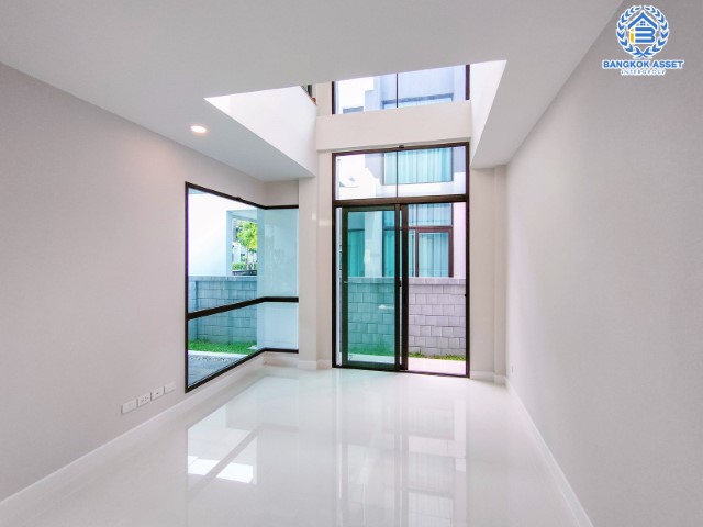 *****บ้านเดี่ยวมือสองย่านกรุงเทพฯ ม.เดอะซิตี้ พระราม2-พุทธบูชา เนื้อที่กว้าง 59.40 ตร.ว. ฟังก์ชัน 4 ห้องนอน 5 ห้องน้ำ ที่จอดรถ 3 คัน บ้านเดี่ยวหลังใหญ่ สวยหรูดูมีระดับ สภาพเหมือนใหม่พร้อมเข้าอยู่ ทำเลเดินทางสะดวก เชื่อมต่อถนนพระะราม2  ใกล้จุดขึ้นทางด่วน "วงแหวนรอบนอกกรุงเทพฯ ฝั่งใต้"